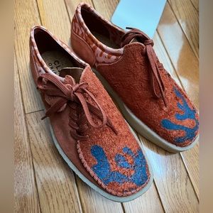 Salehe Bembury Orange Clark’s